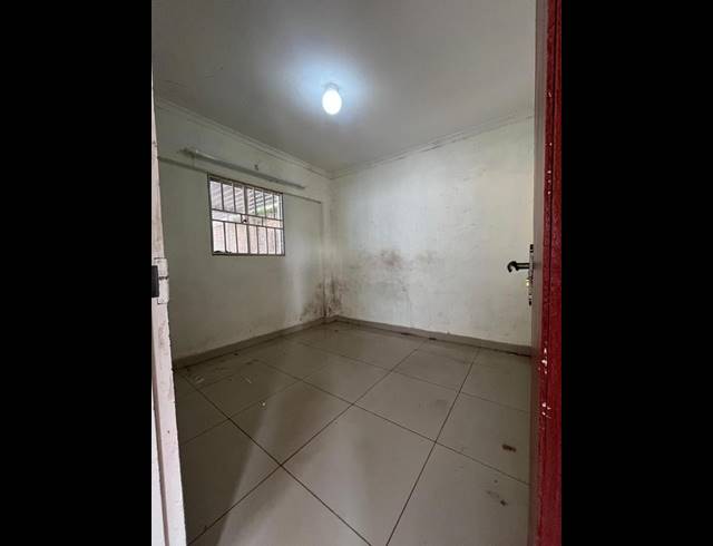 2 BEDROOM PROPERTY TO RENT IN LOMBARDY EAST